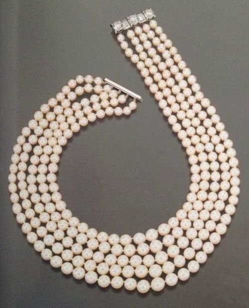 Begum Om Habibeh Aga Khan Yvette Labrousse neckless pearl