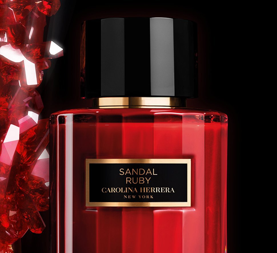 Carolina-Herrera-Sandal-Ruby-Perfume-Flacon-Detail.jpg