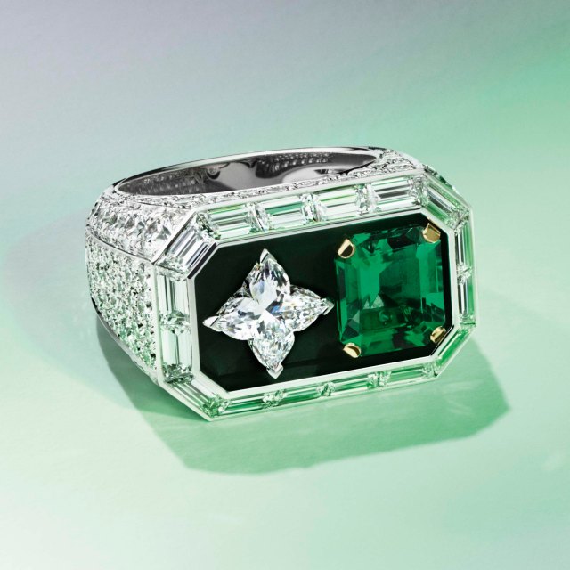 louis_vuitton_riders_of_the_knights_le_royaume_diamond_and_emerald_ring