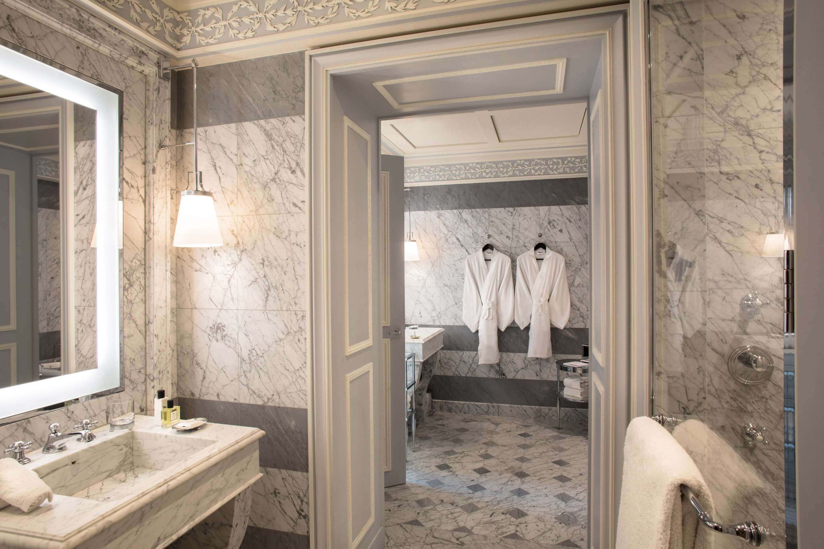 La-Reserve-Paris-Suite-Bathroom-3